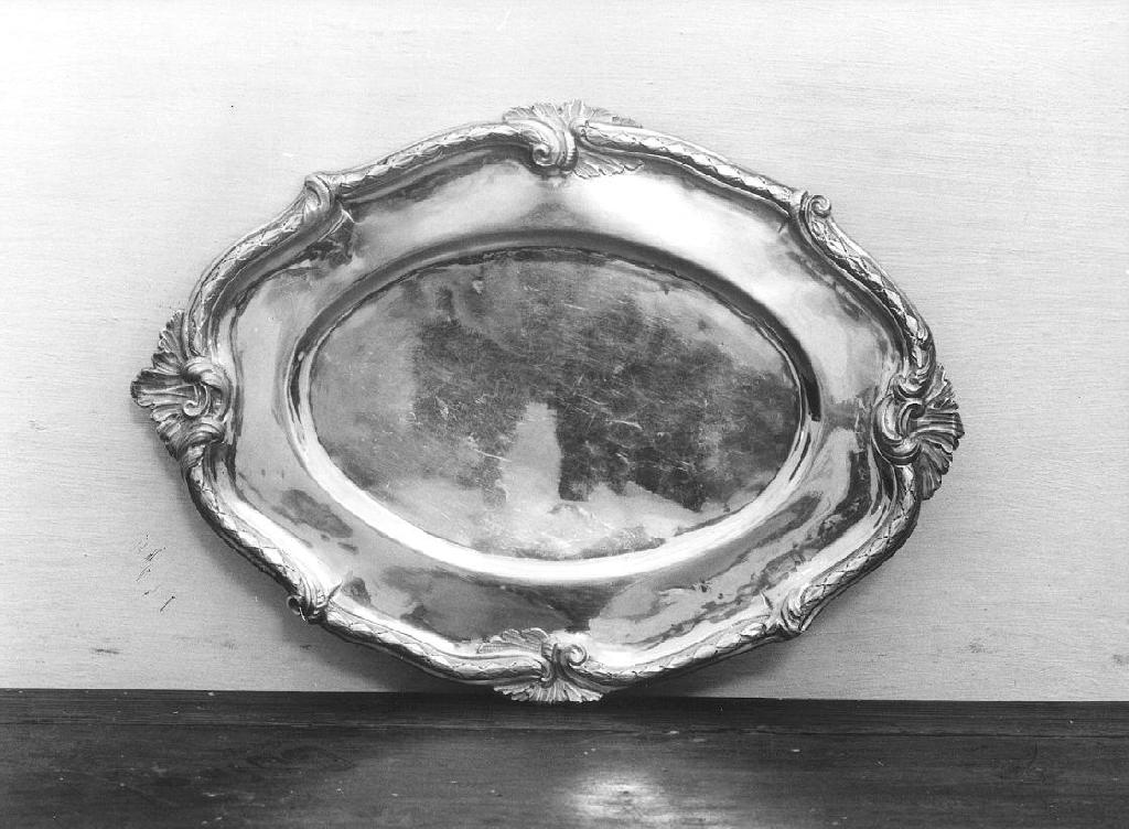 vassoio, opera isolata - ambito genovese (terzo quarto sec. XVIII)