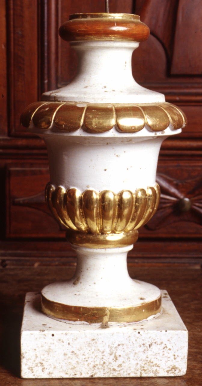 vaso d'altare con composizione floreale, serie - ambito ligure (fine sec. XVIII)