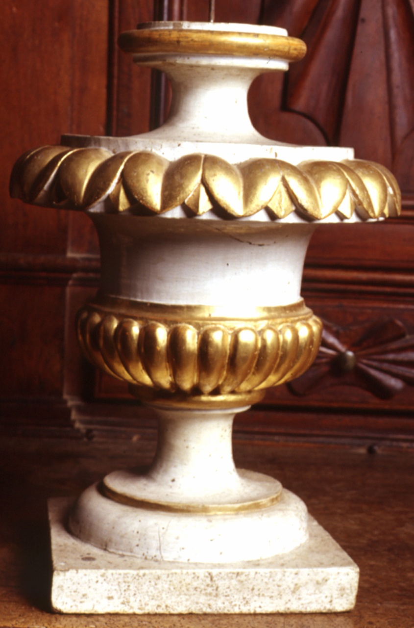 vaso d'altare con composizione floreale, serie - ambito ligure (inizio sec. XIX)