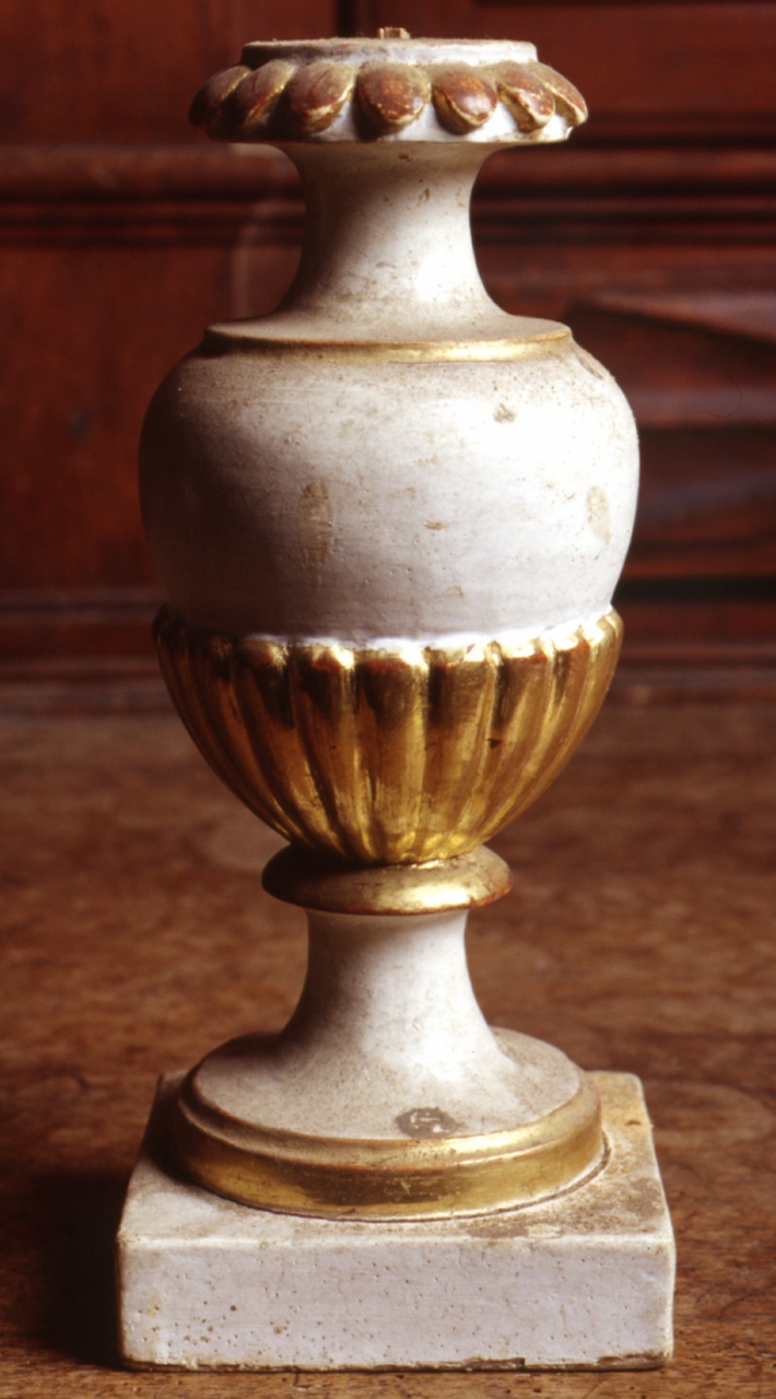 vaso d'altare con composizione floreale, serie - ambito ligure (fine sec. XVIII)