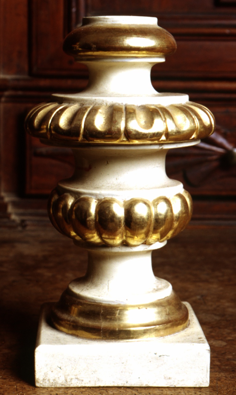 vaso d'altare con composizione floreale, serie - ambito ligure (fine sec. XVIII)