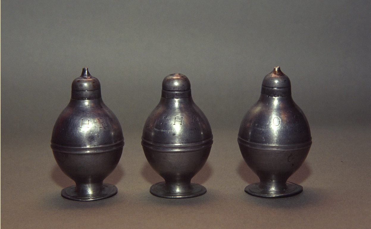vasetti per oli santi, serie - bottega ligure (prima metà sec. XVII)
