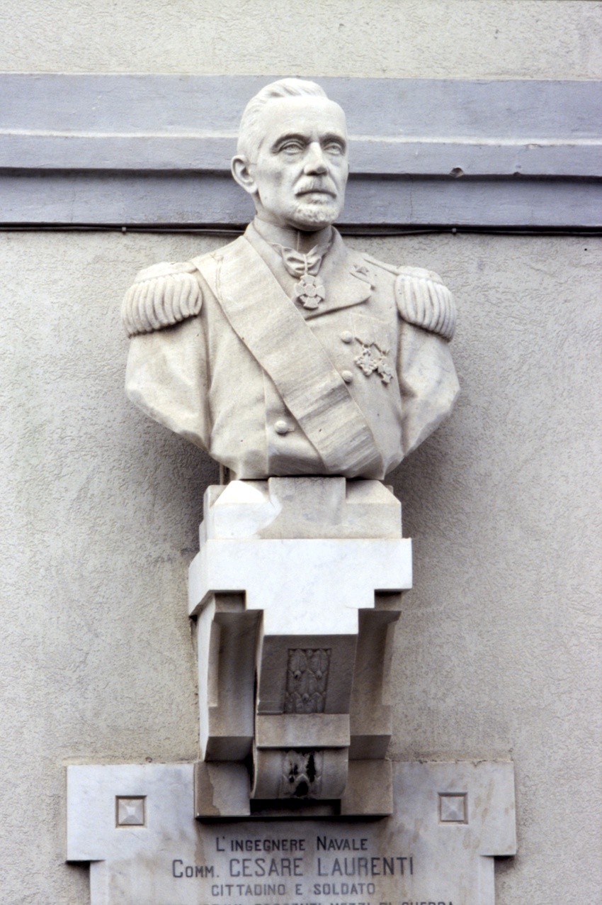 Ritratto d'uomo (busto, opera isolata) - bottega ligure (primo quarto sec. XX)