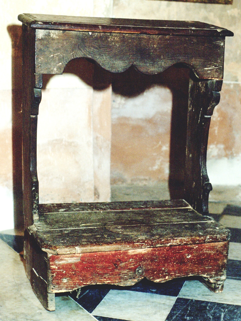 inginocchiatoio, elemento d'insieme - bottega ligure (ultimo quarto sec. XVIII)