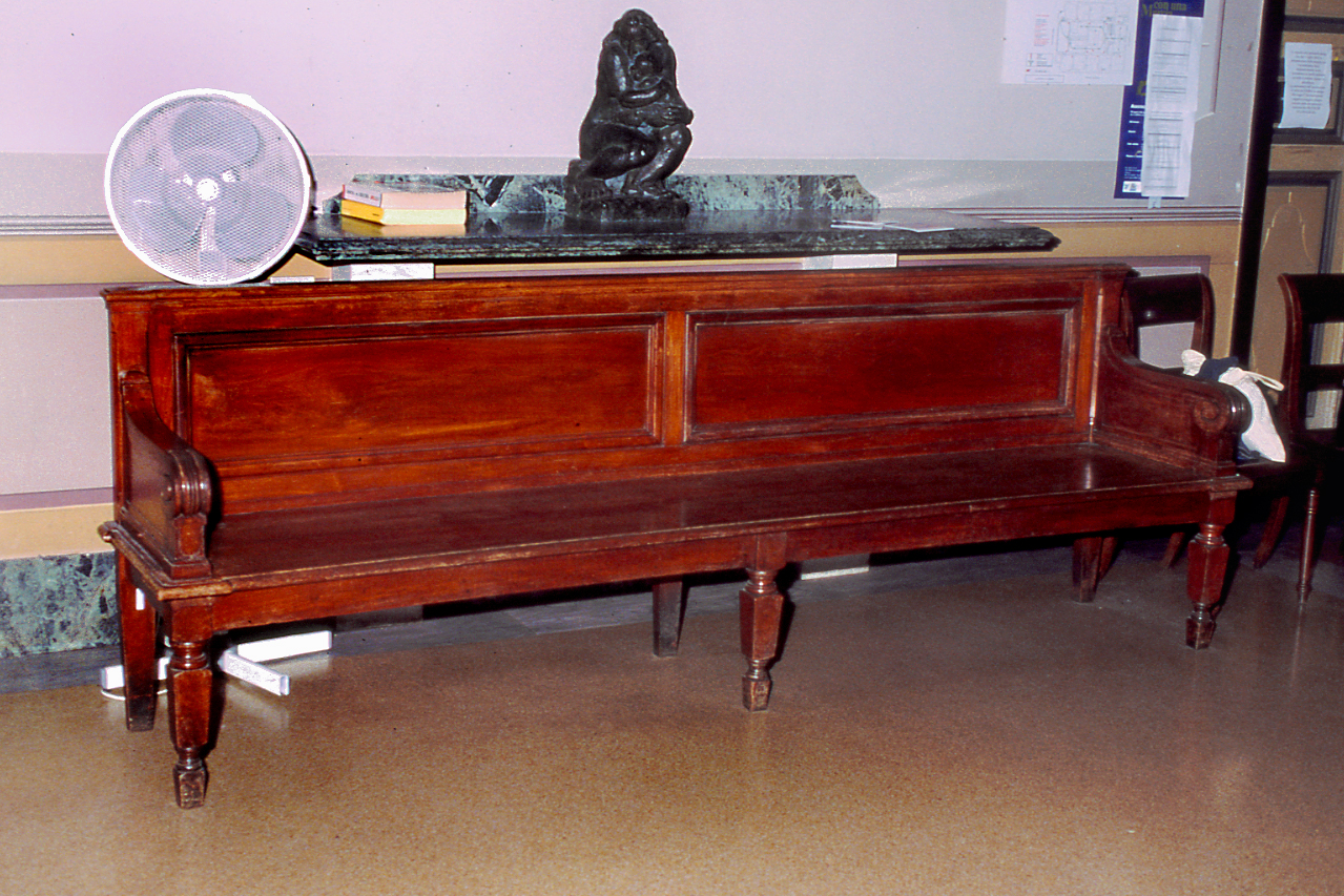 divano, opera isolata - ambito italiano (prima metà sec. XX)