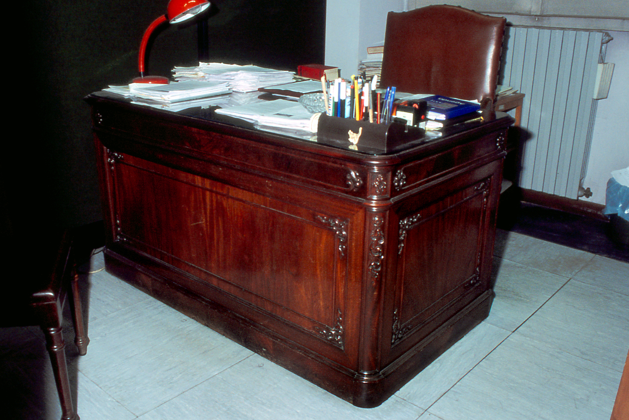 scrivania, opera isolata - ambito italiano (primo quarto sec. XX)