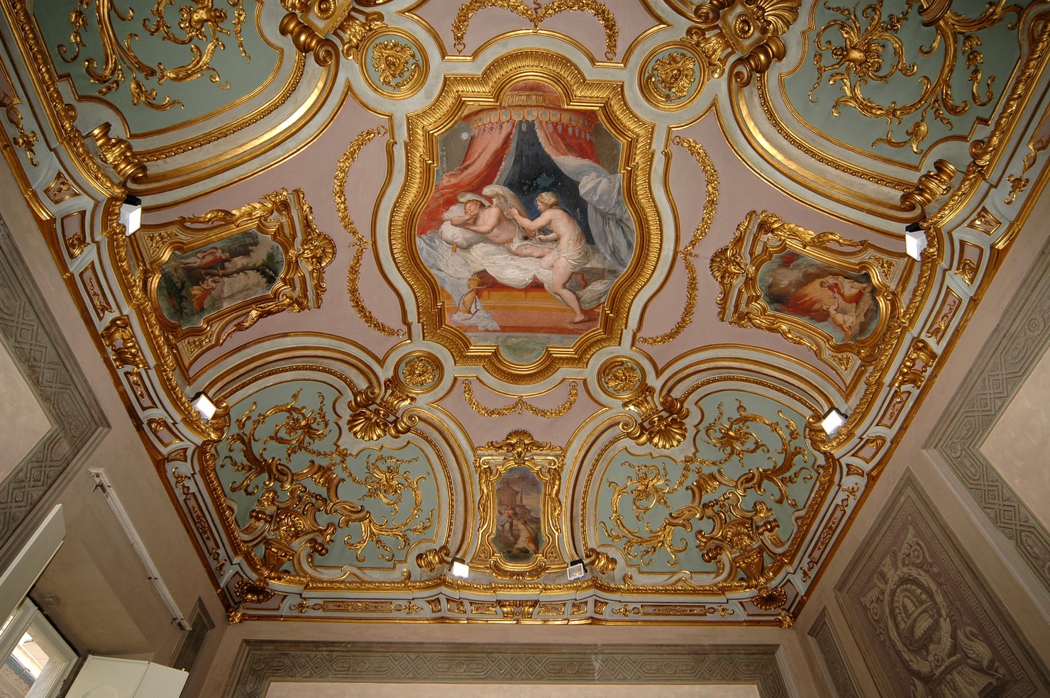 Psiche spia Cupido dormiente (decorazione plastico-pittorica, opera isolata) di Castello Giovanni Battista detto Bergamasco (terzo quarto sec. XVI)