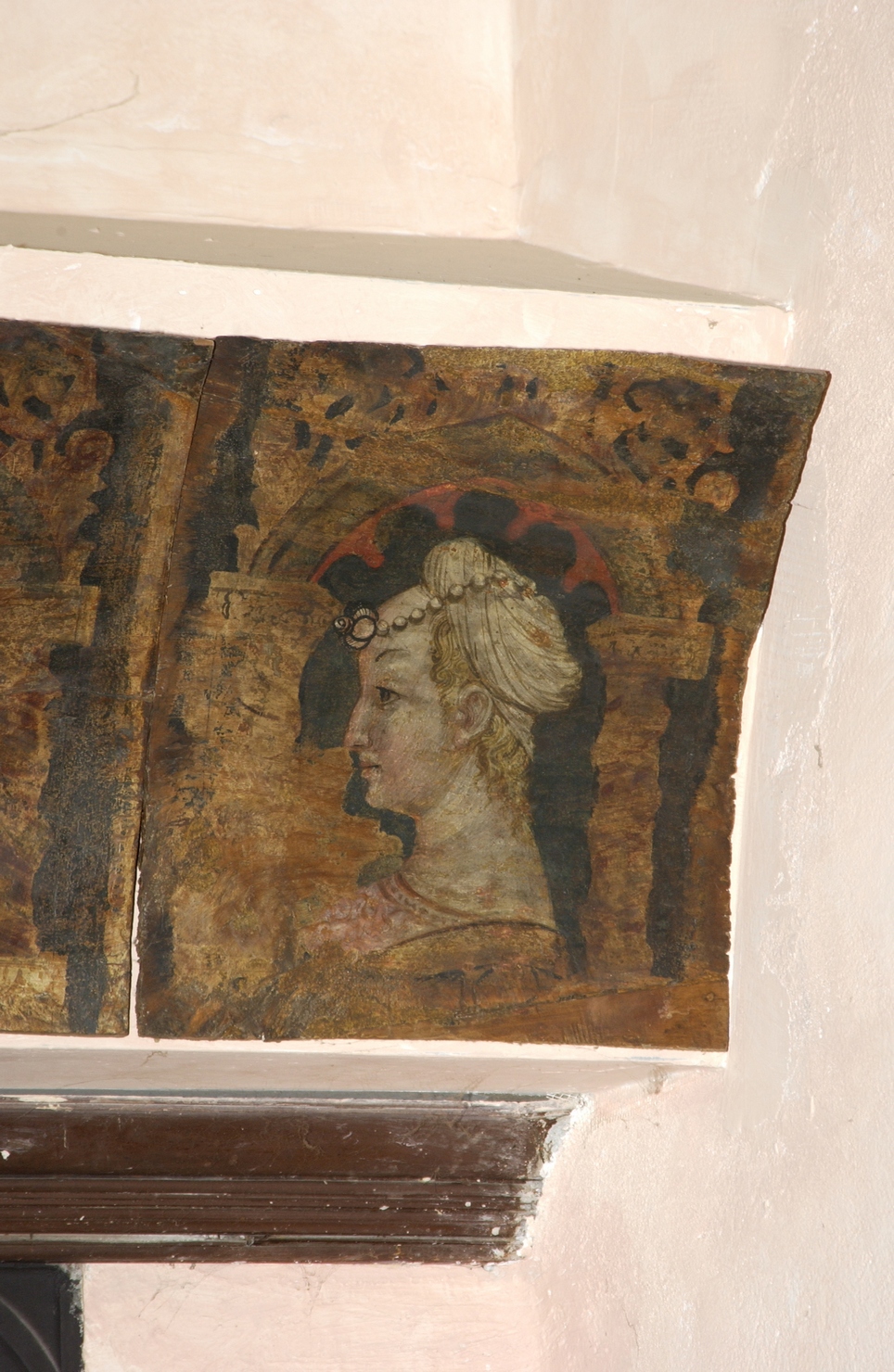 Donna in piedi vista di profilo (dipinto, insieme) - ambito lombardo (seconda metà sec. XV)