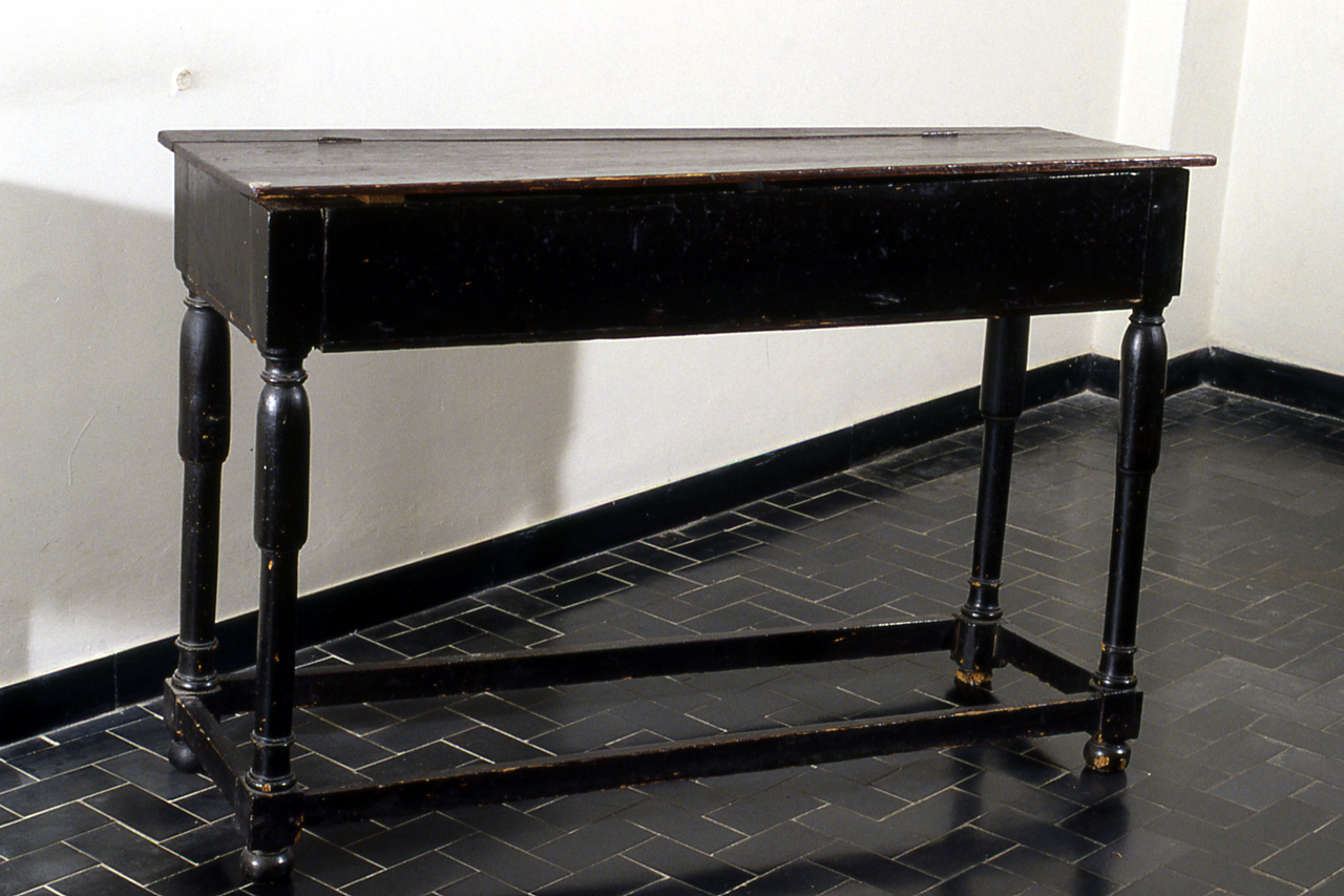 tavolino, opera isolata - PRODUZIONE GENOVESE (sec. XIX)