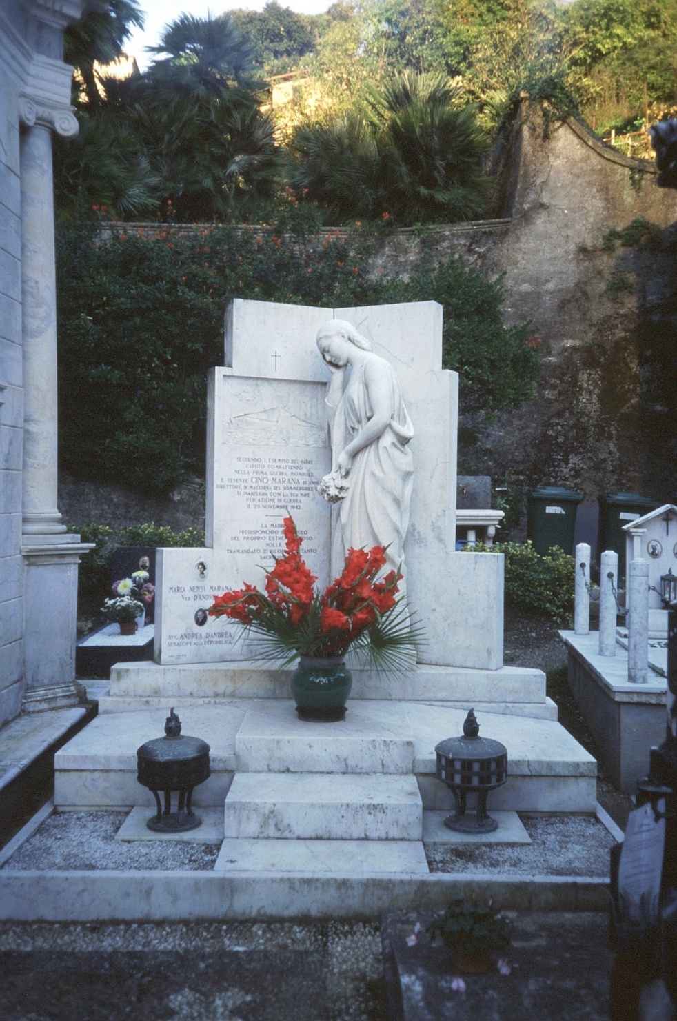 monumento funebre, opera isolata di Galletti Guido (terzo quarto sec. XX)