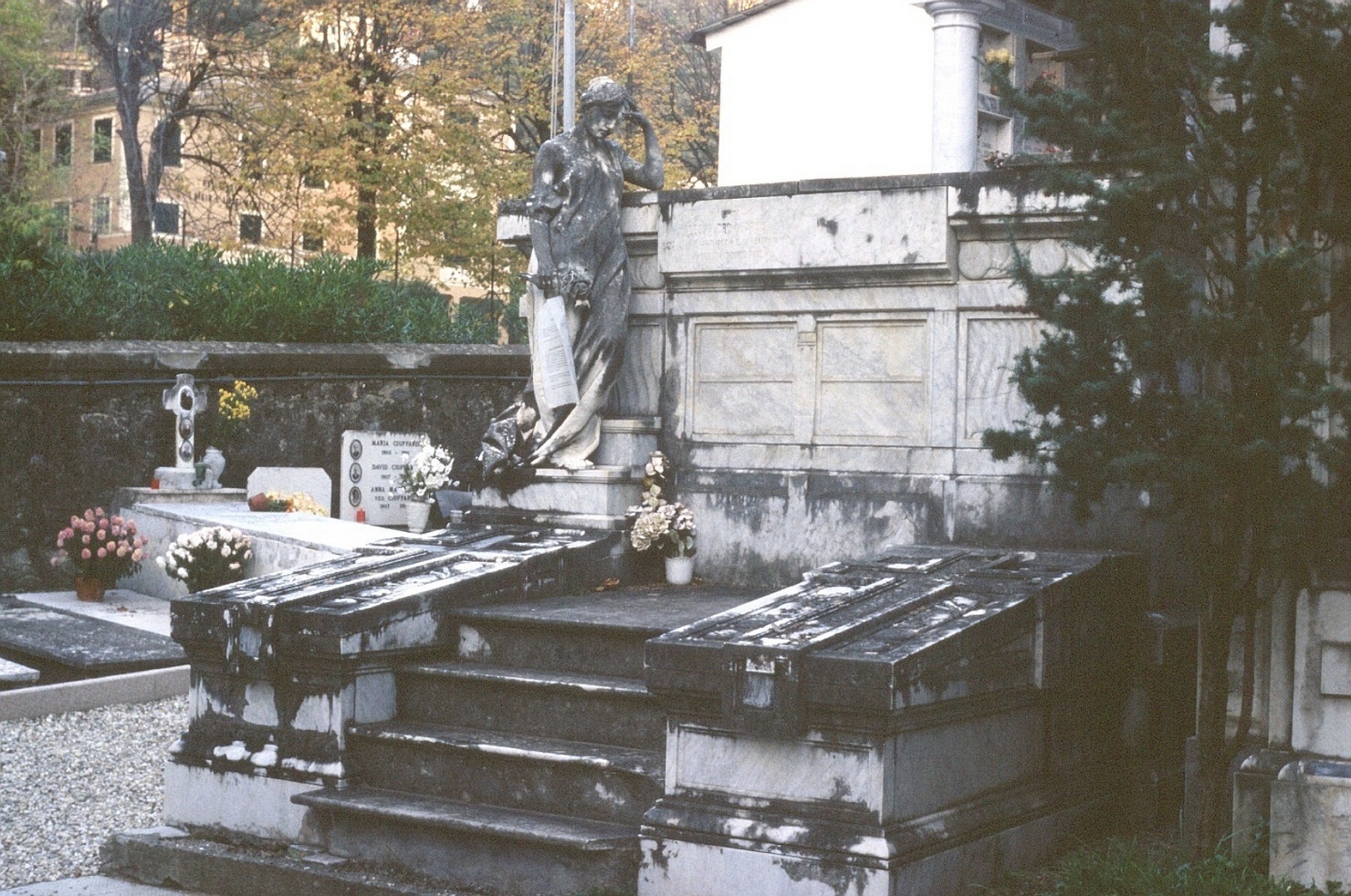 monumento funebre, opera isolata - ambito ligure (primo quarto sec. XX)