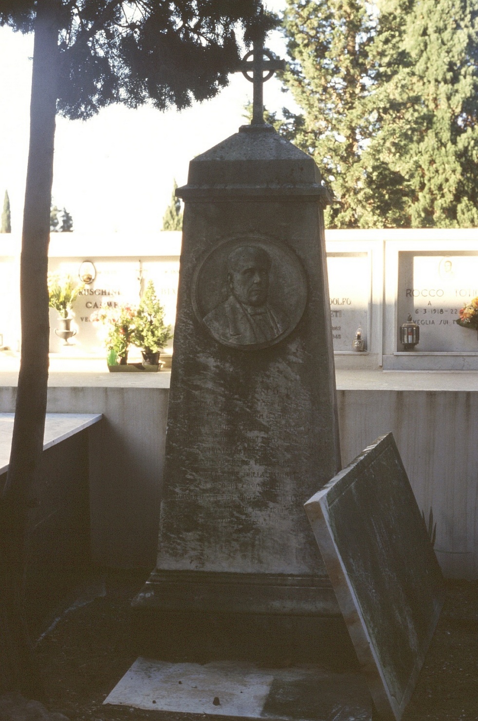 monumento funebre, opera isolata - ambito ligure (terzo quarto sec. XIX)