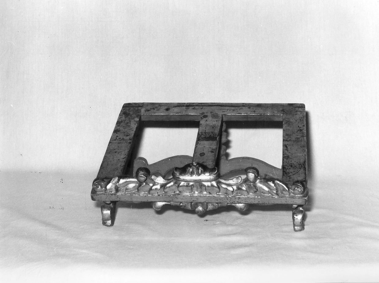 motivi decorativi a foglie d'acanto (leggio, opera isolata) - manifattura ligure (sec. XIX)