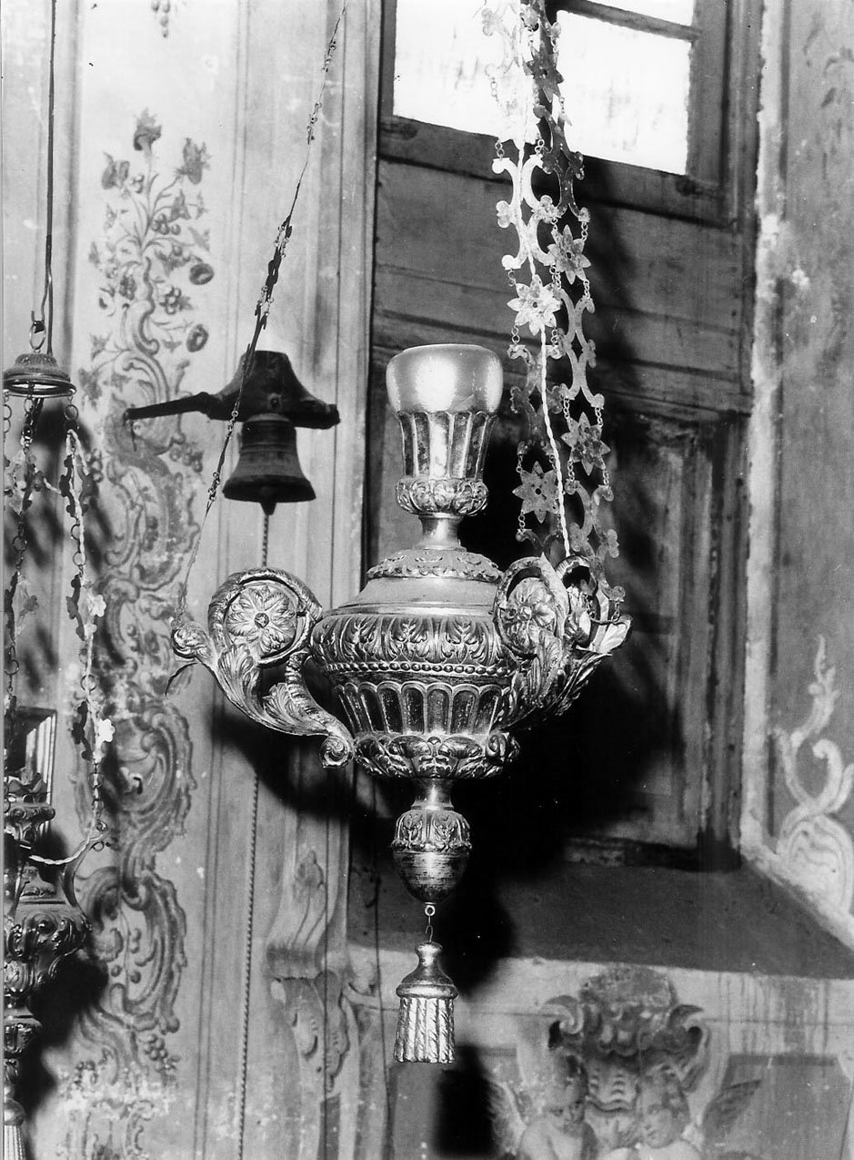 motivi decorativi a foglie d'acanto/ motivi decorativi a volute (lampada pensile, opera isolata) - manifattura ligure (sec. XIX)