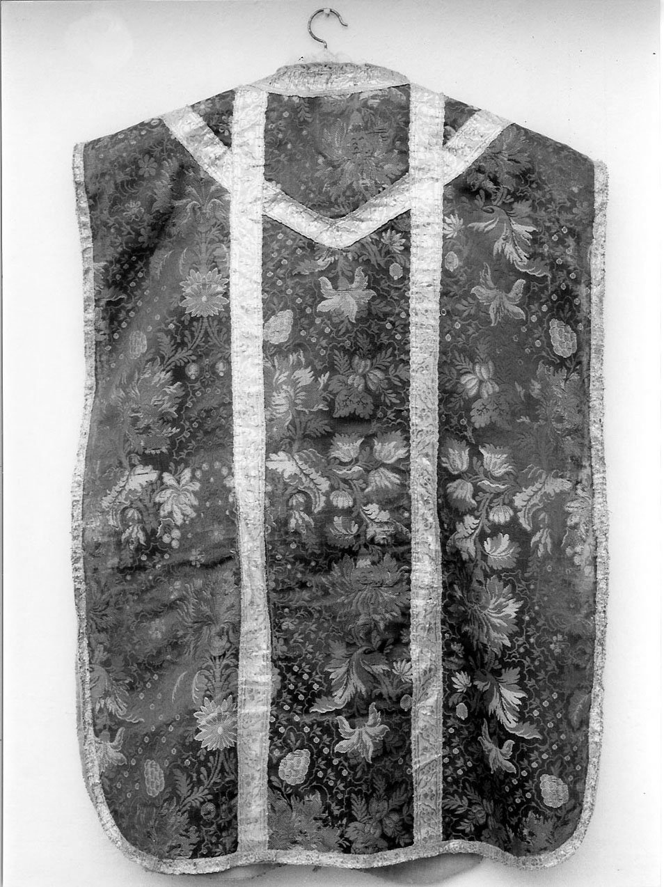 motivi decorativi floreali/ motivi decorativi vegetali/ motivi decorativi geometrici a losanga (paramento liturgico, insieme) - manifattura ligure (seconda metà sec. XVIII)