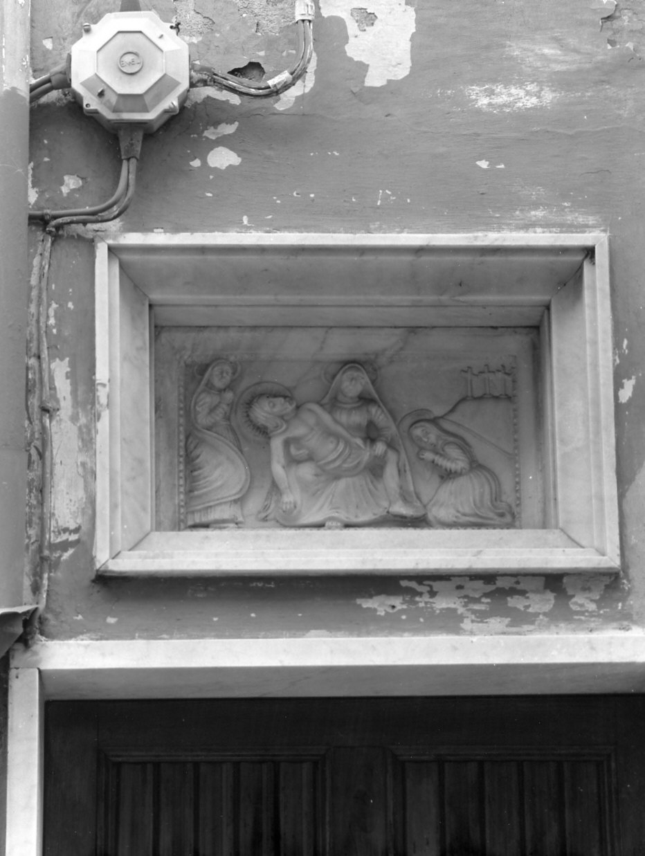 Pietà (rilievo, opera isolata) - bottega ligure (secc. XVI/ XVIII)