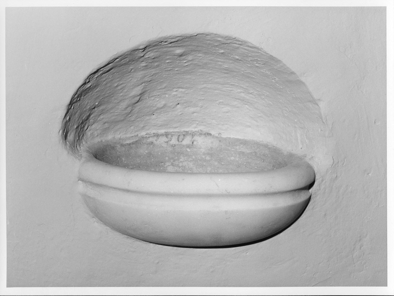 acquasantiera da parete, opera isolata - bottega italiana (sec. XX)