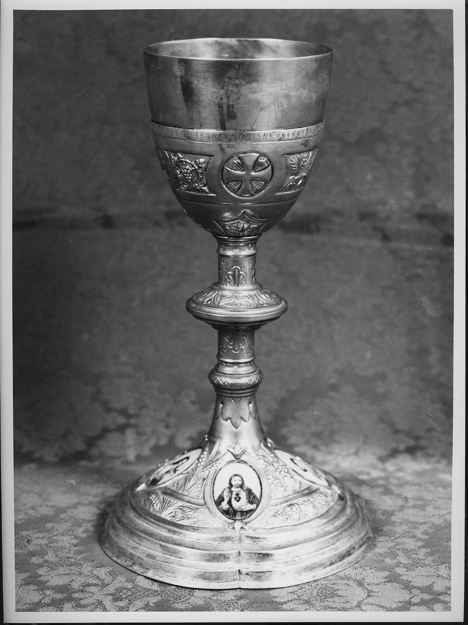 San Luigi Gonzaga/ Madonna Immacolata/ Cristo benedicente/ Santa Chiara (calice, opera isolata) di Landriani Mario (primo quarto sec. XX)