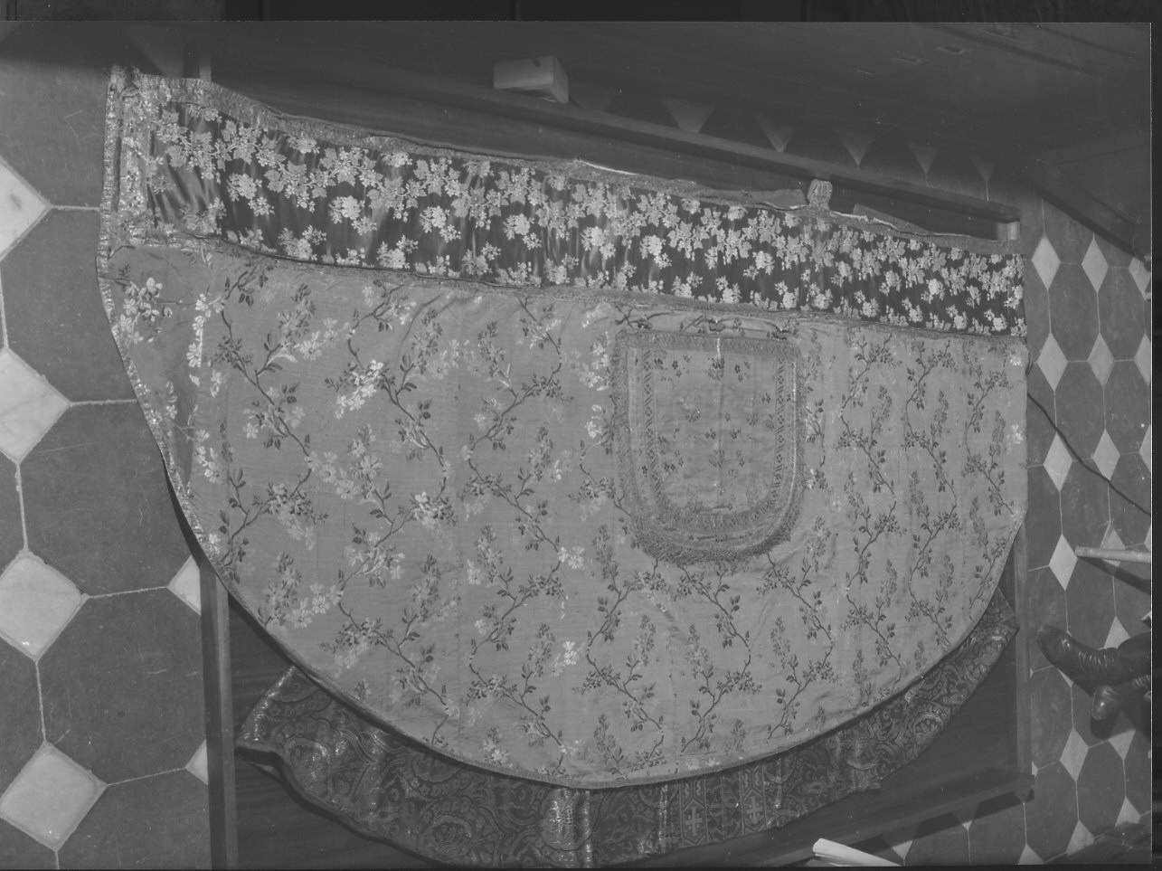 motivi decorativi floreali (piviale, opera isolata) - manifattura ligure (sec. XIX)