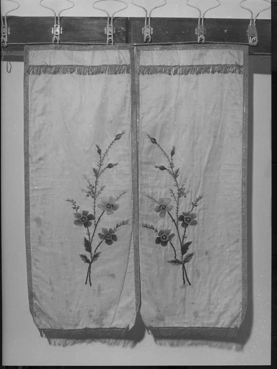 motivi decorativi floreali (conopeo di tabernacolo, opera isolata) - manifattura italiana (primo quarto sec. XX)