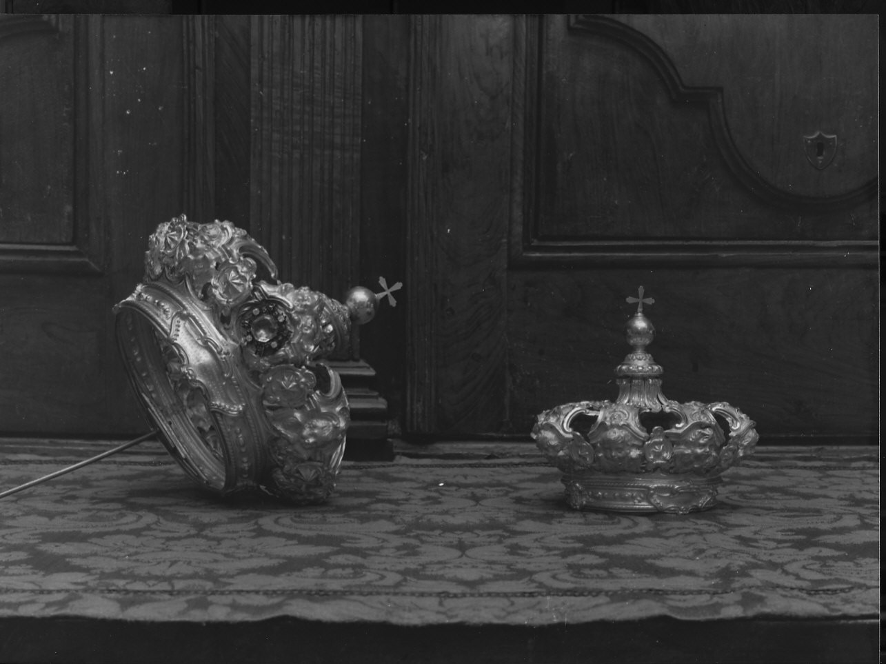 cherubini e motivi decorativi fitomorfi (corona da statua, opera isolata) - bottega romana (sec. XVIII)