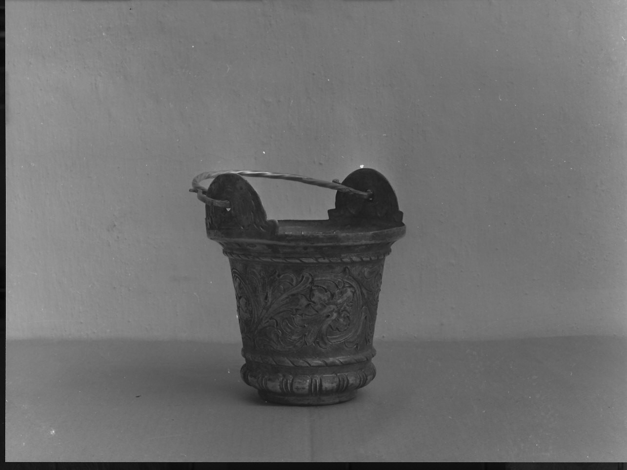 motivi decorativi vegetali (secchiello per l'acqua benedetta, opera isolata) - bottega italiana (sec. XIX)