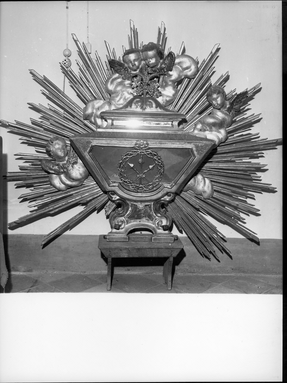 angeli con i simboli della passione (repositorio, opera isolata) - bottega ligure (seconda metà sec. XIX)