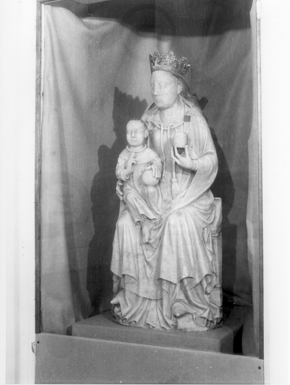 Madonna con Bambino (statua, opera isolata) - ambito inglese (prima metà sec. XV)