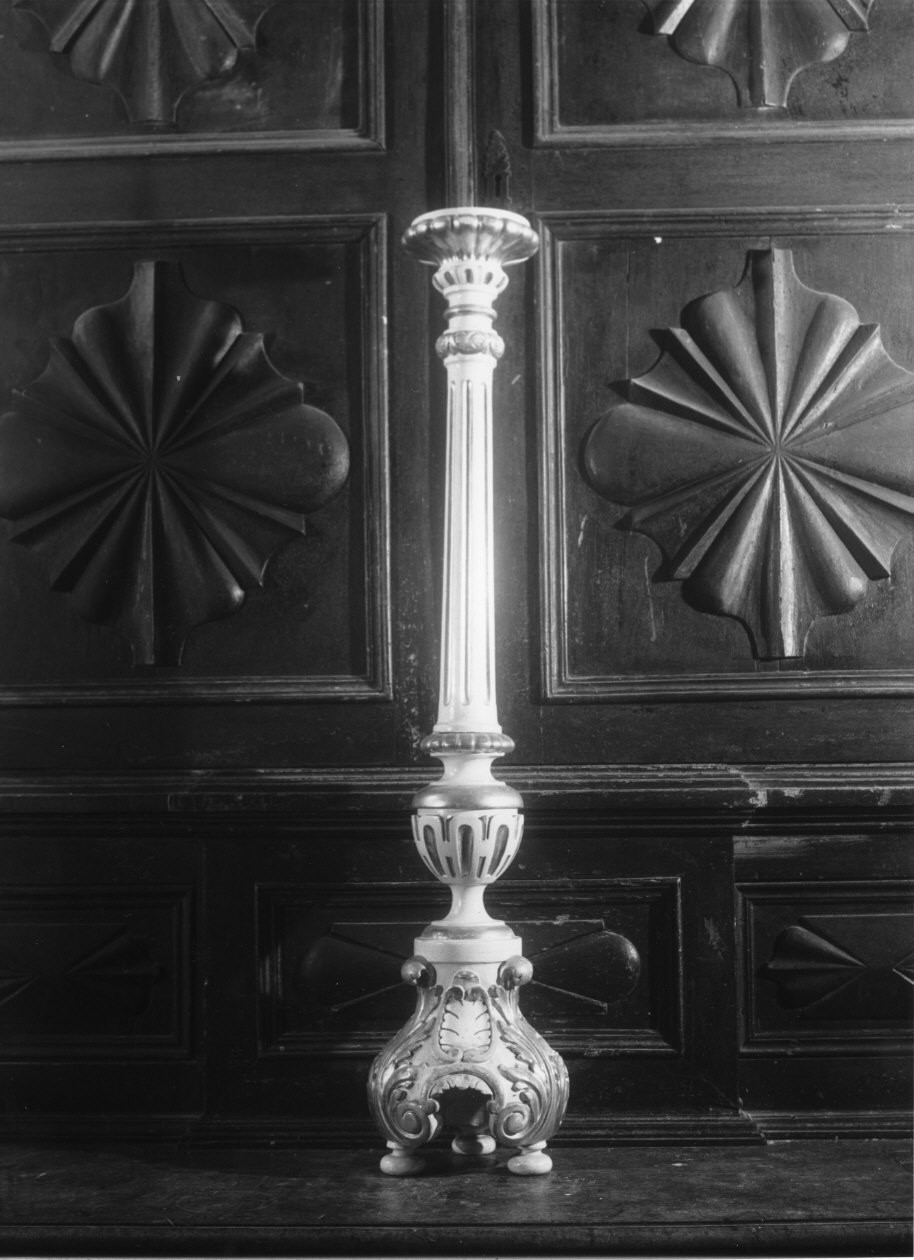 motivi decorativi geometrici e vegetali (candeliere d'altare, serie) - bottega ligure (sec. XIX)