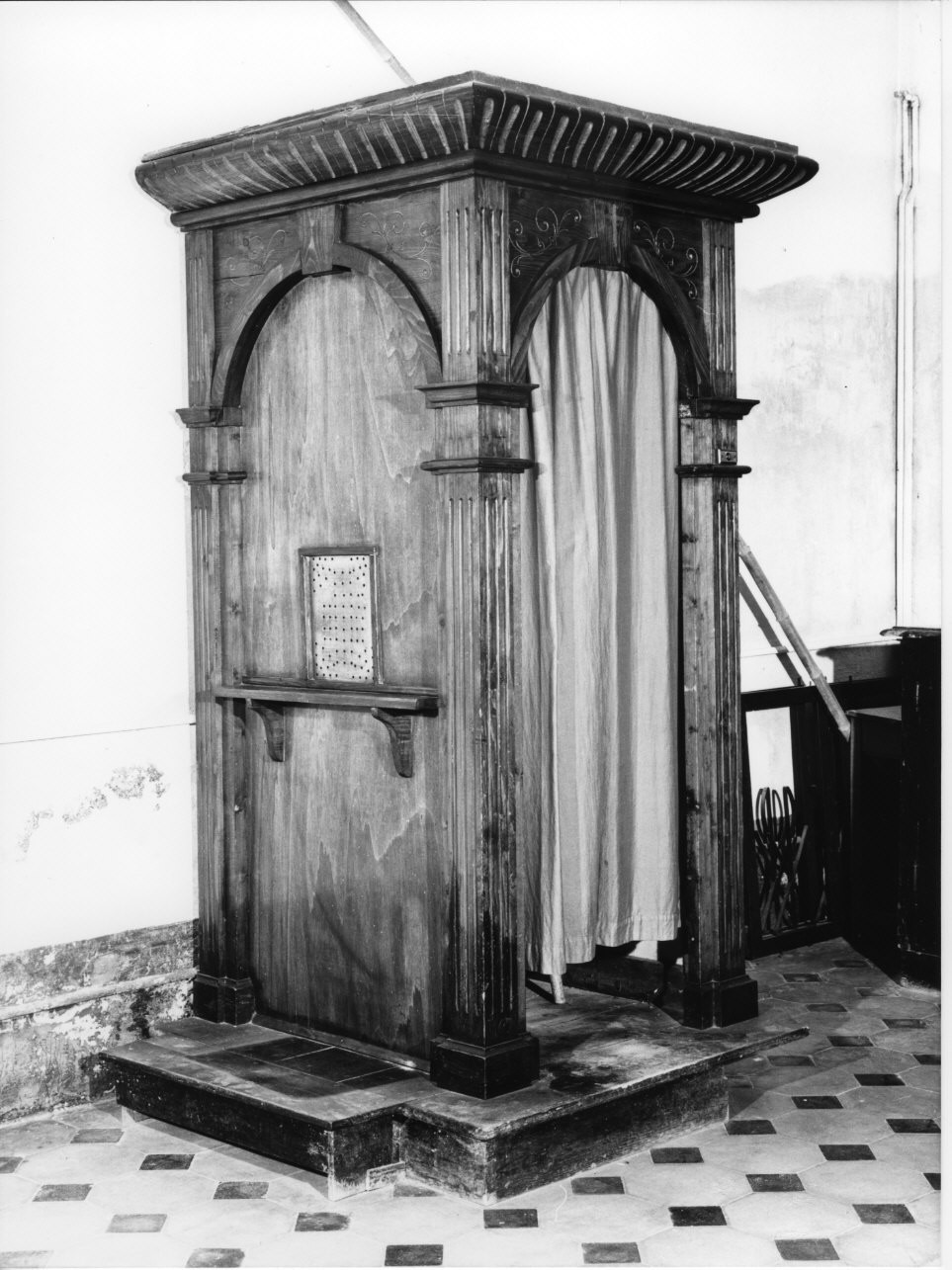 motivi decorativi architettonici (confessionale, opera isolata) - bottega italiana (sec. XIX)