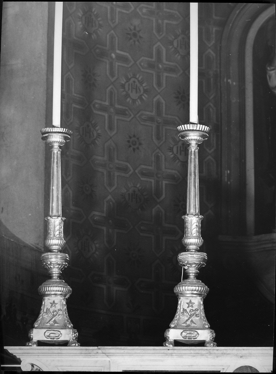 motivo decorativo floreale/ motivo decorativo a foglie d'acanto (candeliere, serie) - ambito italiano (sec. XIX)