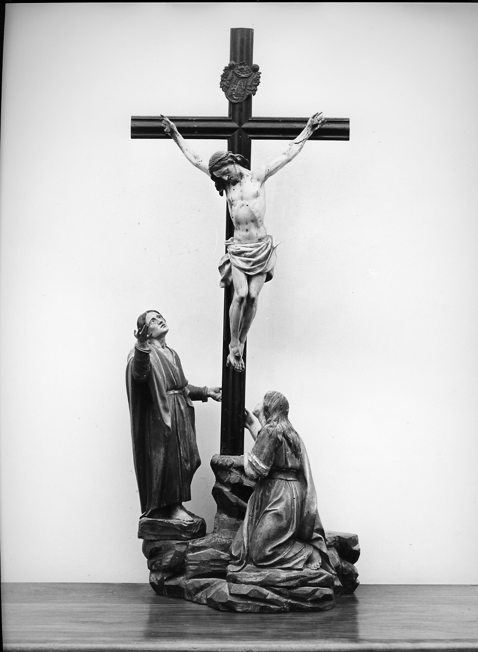 crocifissione di Cristo con la Madonna e Santa Maria Maddalena (gruppo scultoreo, opera isolata) - bottega ligure (sec. XVIII)