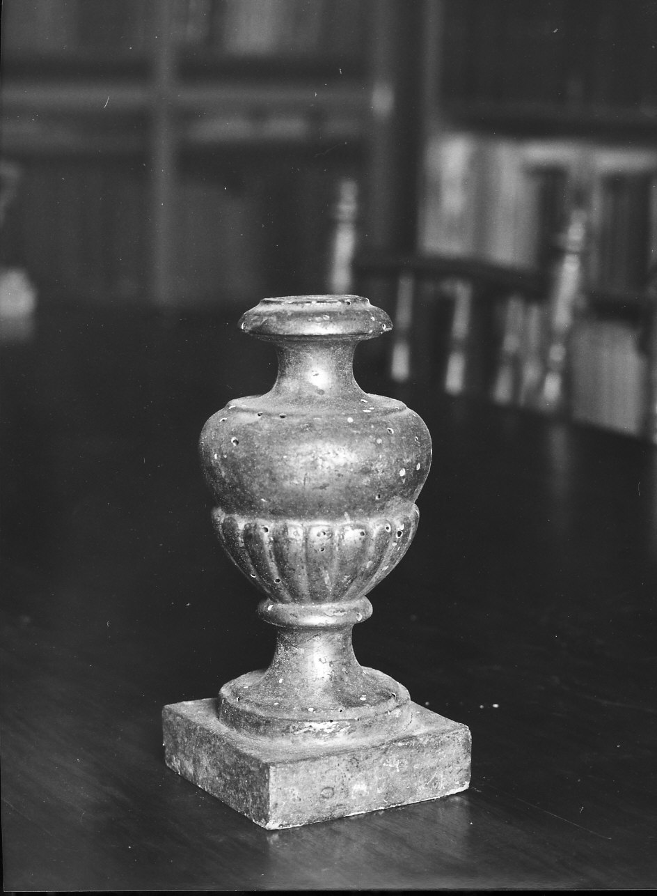 motivi decorativi a foglie d'acanto (vaso d'altare per composizione floreale, opera isolata) - ambito italiano (fine sec. XVIII)