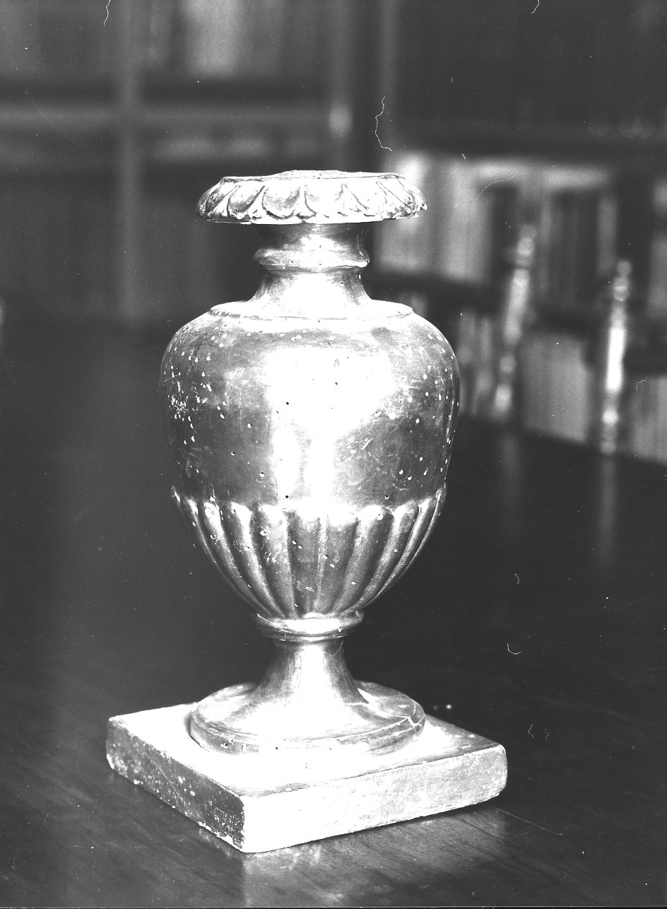 motivi decorativi a foglie d'acanto (vaso d'altare per composizione floreale, opera isolata) - ambito italiano (fine sec. XVIII)