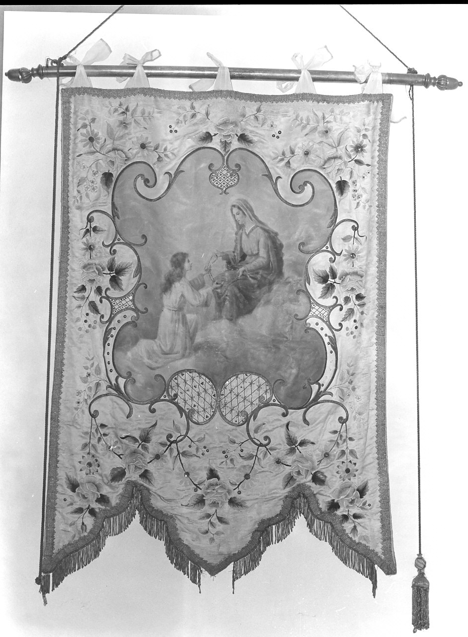 Madonna del Rosario/ Sacro Cuore di Gesù/ motivi decorativi floreali (stendardo processionale, opera isolata) - ambito ligure (secc. XIX/ XX)