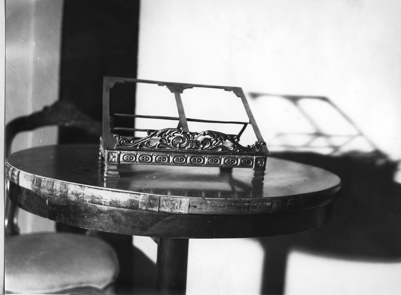 motivi decorativi floreali (leggio, opera isolata) - ambito italiano (sec. XIX)