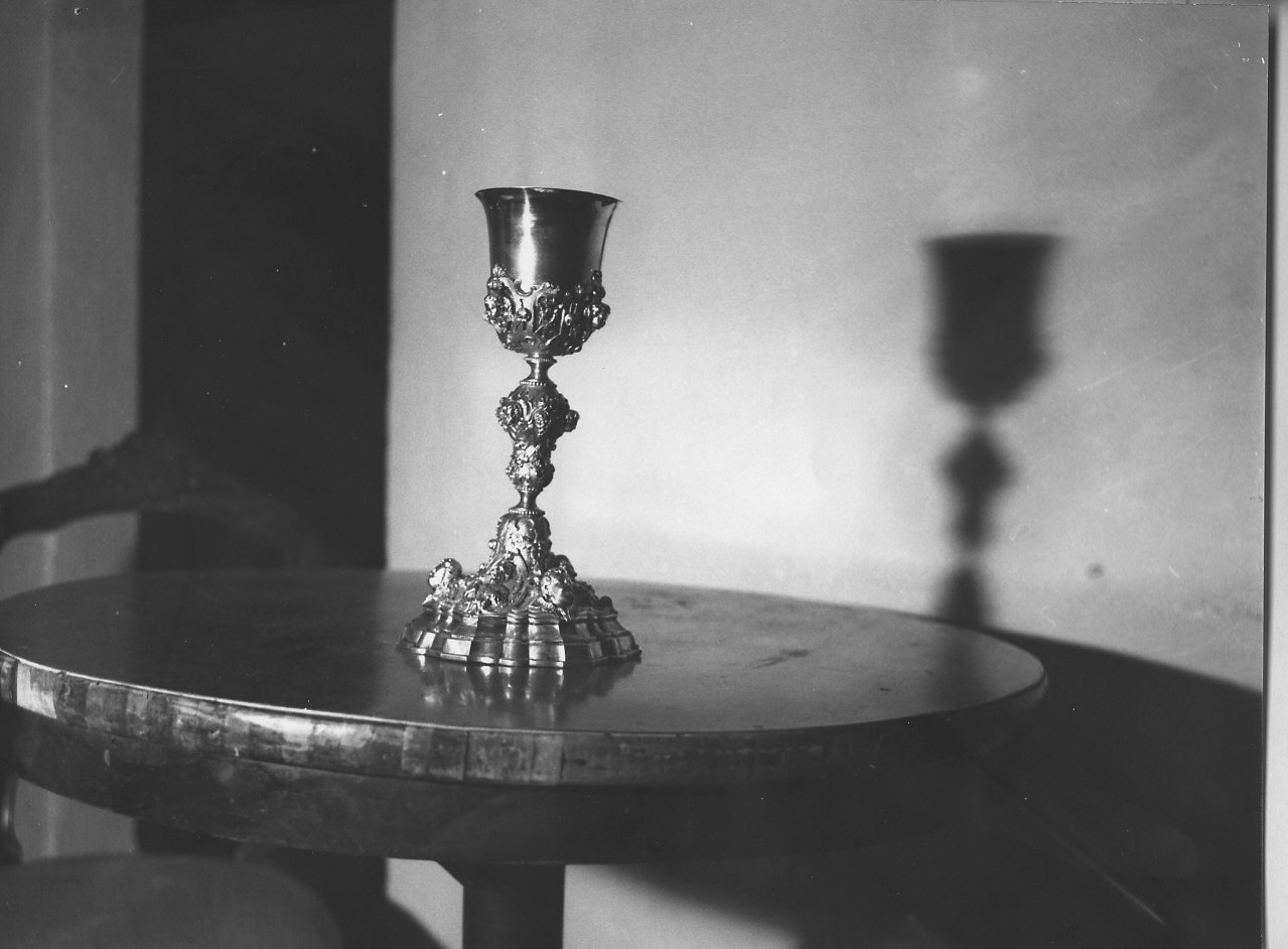 motivi decorativi vegatali/ motivi decorativi floreali/ testa alata (calice, opera isolata) - ambito italiano (sec. XIX)