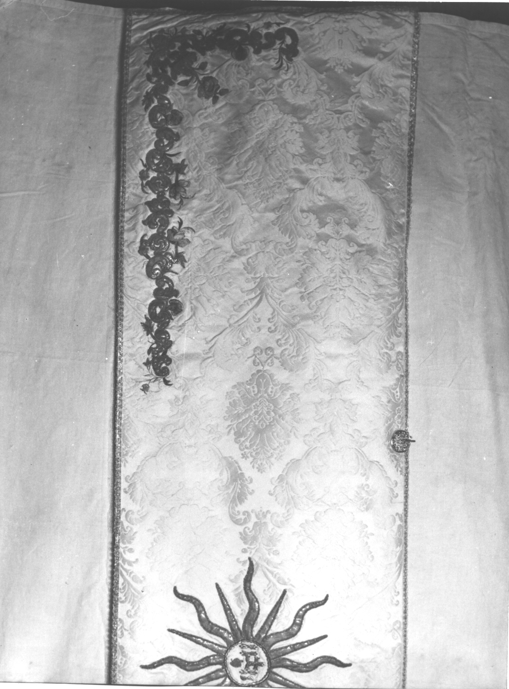 motivi decorativi vegetali e floreali/ Eucaristia (velo omerale, opera isolata) - manifattura ligure (sec. XIX)