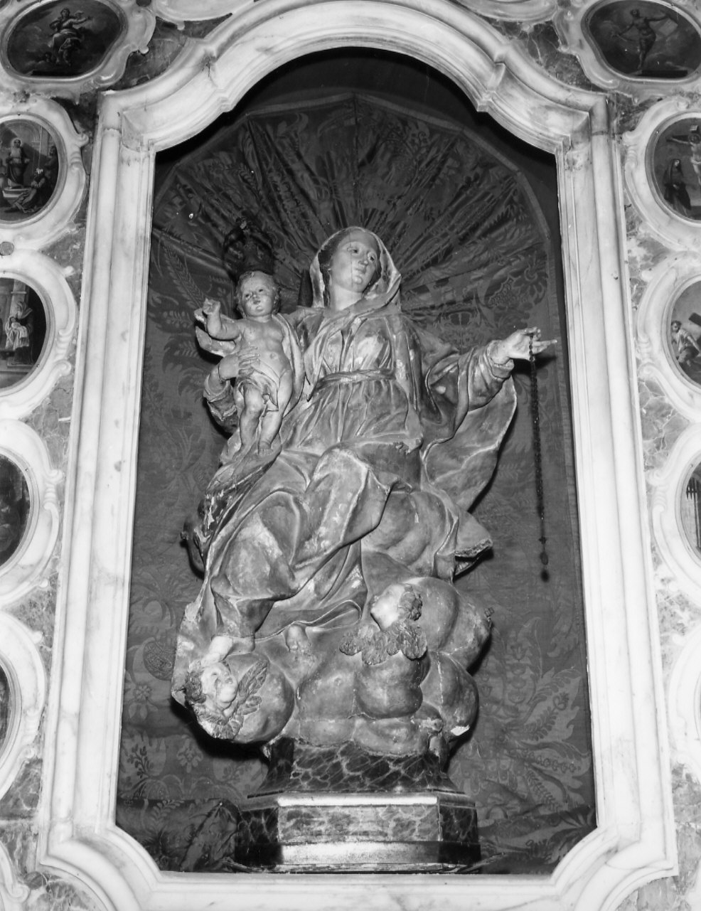 Madonna del Rosario (scultura, elemento d'insieme) - bottega ligure (sec. XVIII)