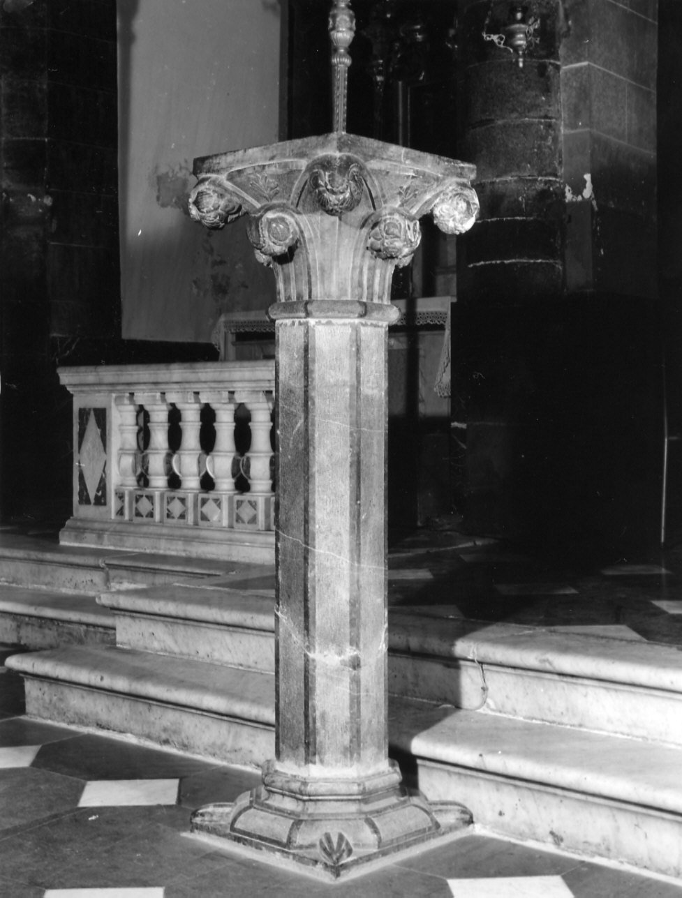 colonna, elemento d'insieme - bottega ligure (sec. XIV)