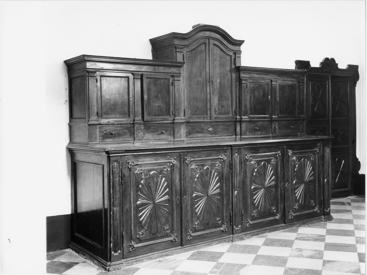 armadio, coppia - bottega ligure (prima metà sec. XVIII)