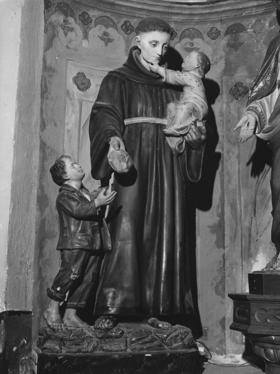 Sant'Antonio da Padova con il bambino (scultura, opera isolata) - bottega Italia centro-settentrionale (sec. XX)