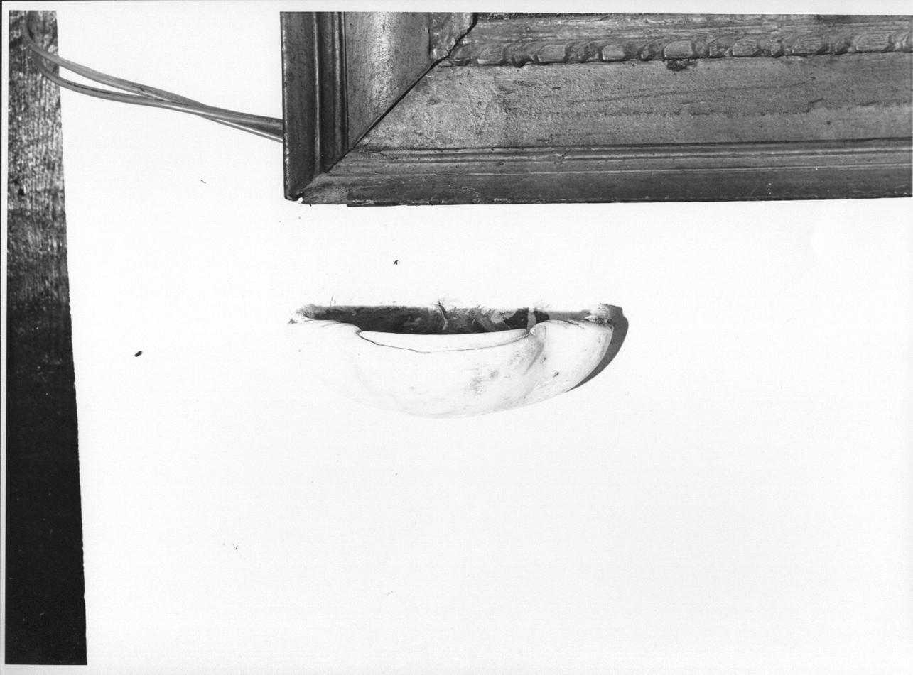 acquasantiera da parete, opera isolata - ambito italiano (sec. XVIII)