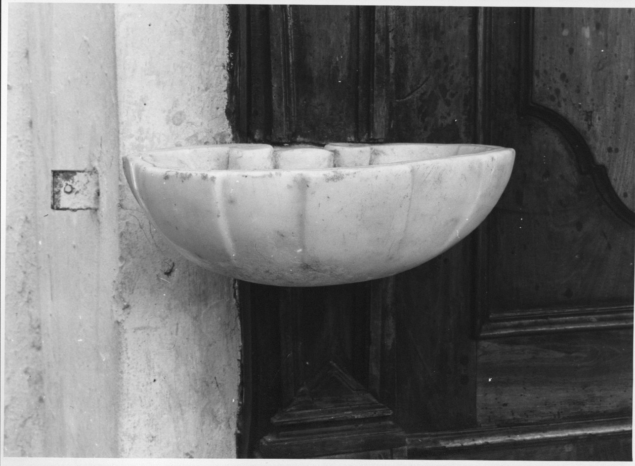 acquasantiera da parete, opera isolata - bottega italiana (sec. XVIII)
