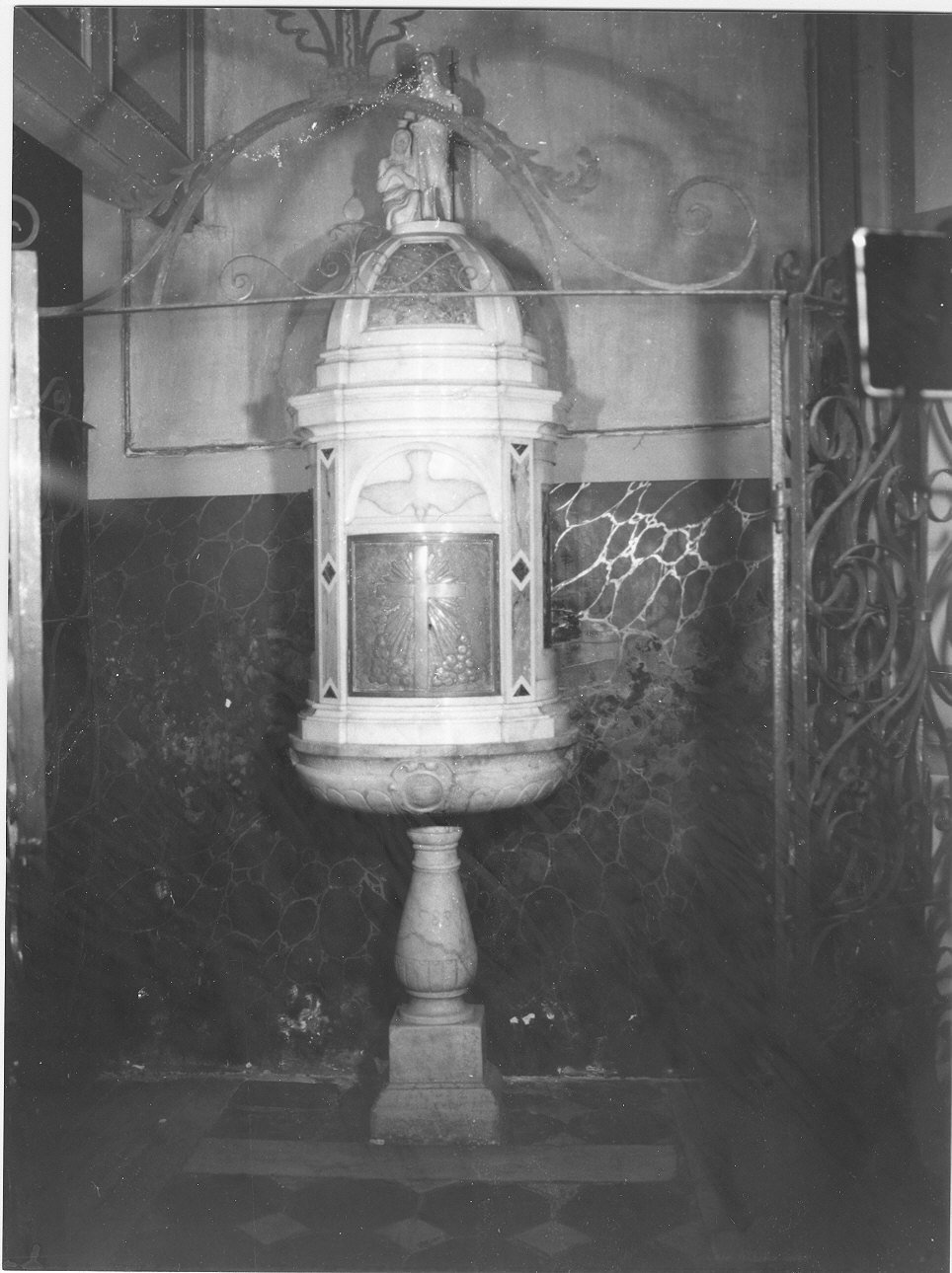 colomba dello Spirito Santo/ battesimo di Cristo (fonte battesimale, opera isolata) - bottega ligure (sec. XVI)