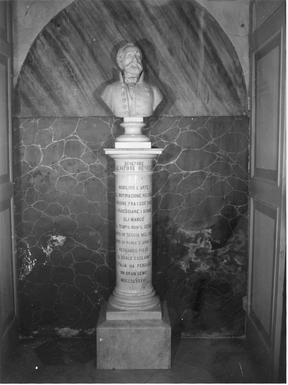 busto ritratto di Salvatore Revelli (cippo, opera isolata) di Baratta (sec. XIX)