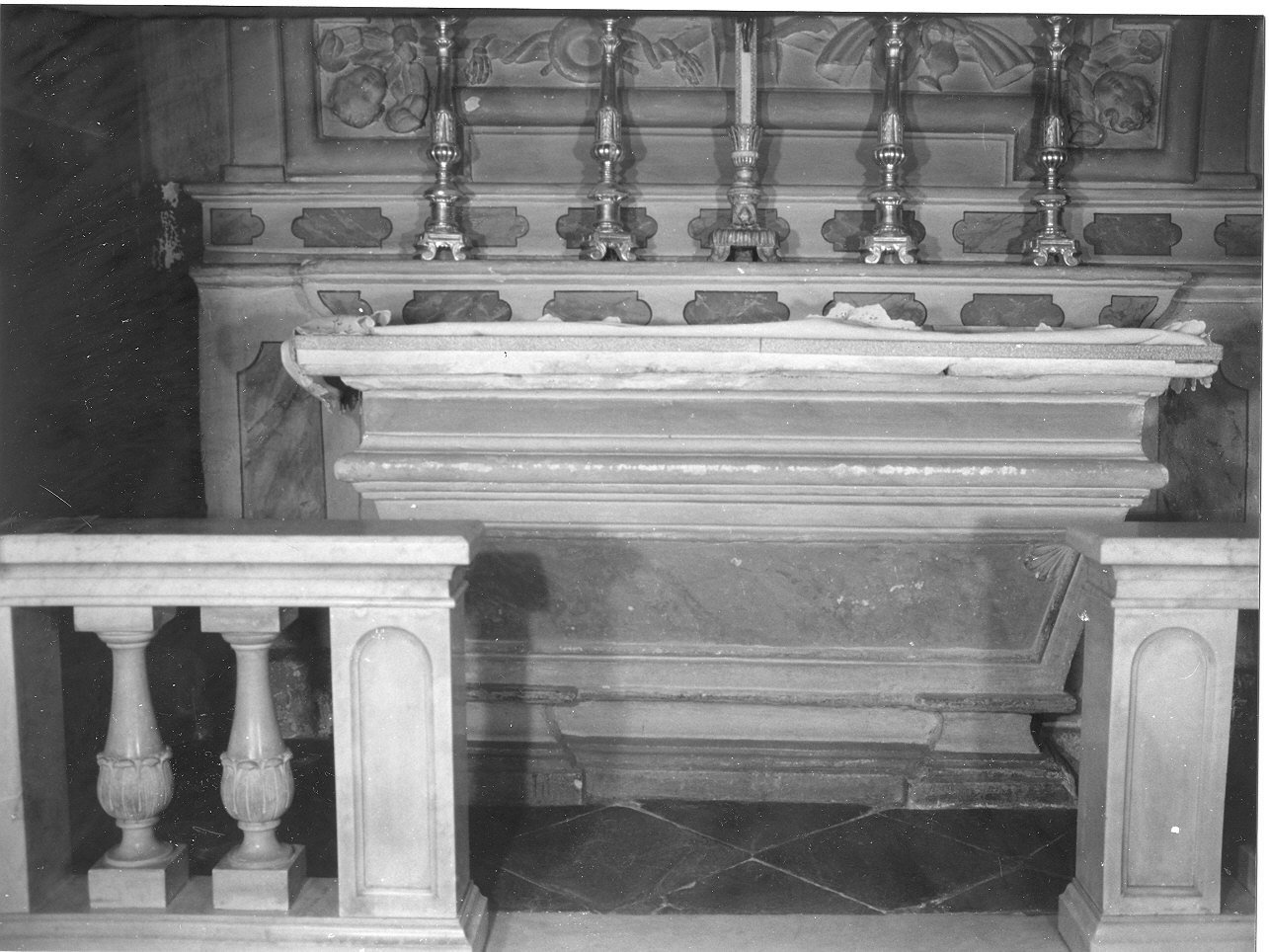 angeli/ simboli della passione/ angioletti con simboli della Passione (altare, opera isolata) - bottega italiana (primo quarto, seconda metà sec. XVI, sec. XVII)