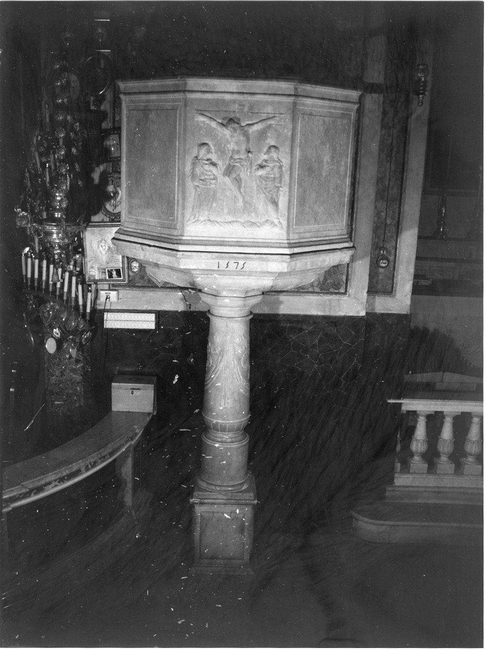 crocifissione di Cristo/ testa alata (pulpito, opera isolata) - bottega italiana (ultimo quarto sec. XVI)