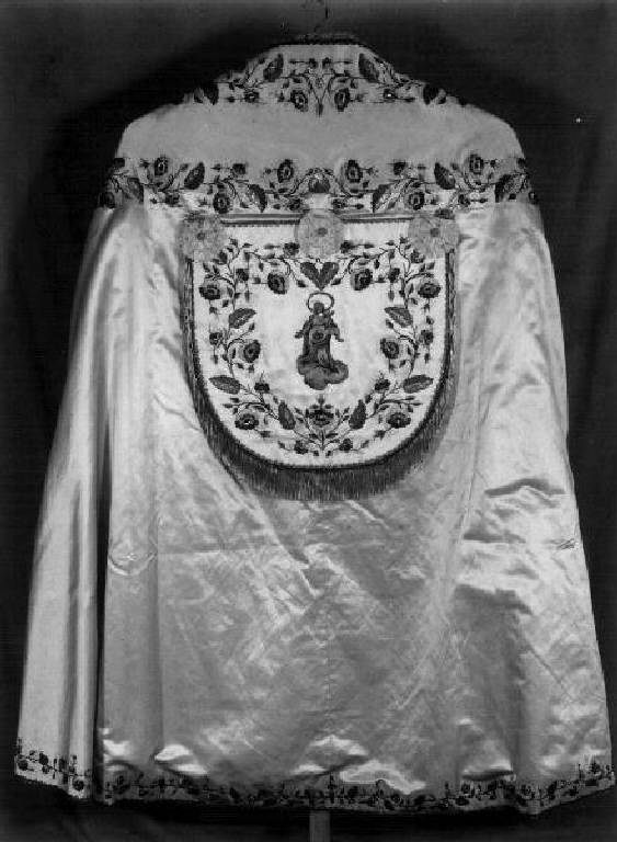 piviale - manifattura ligure (secondo quarto sec. XX)