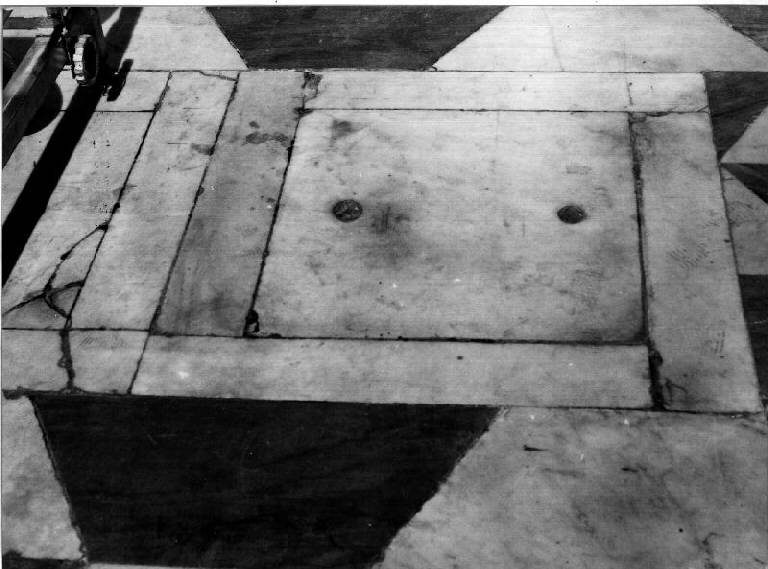 lapide tombale - bottega genovese (seconda metà sec. XVI)